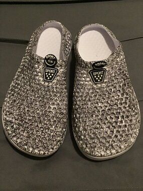 Sport Slip-On Shoes – Size 40 🖤🤍